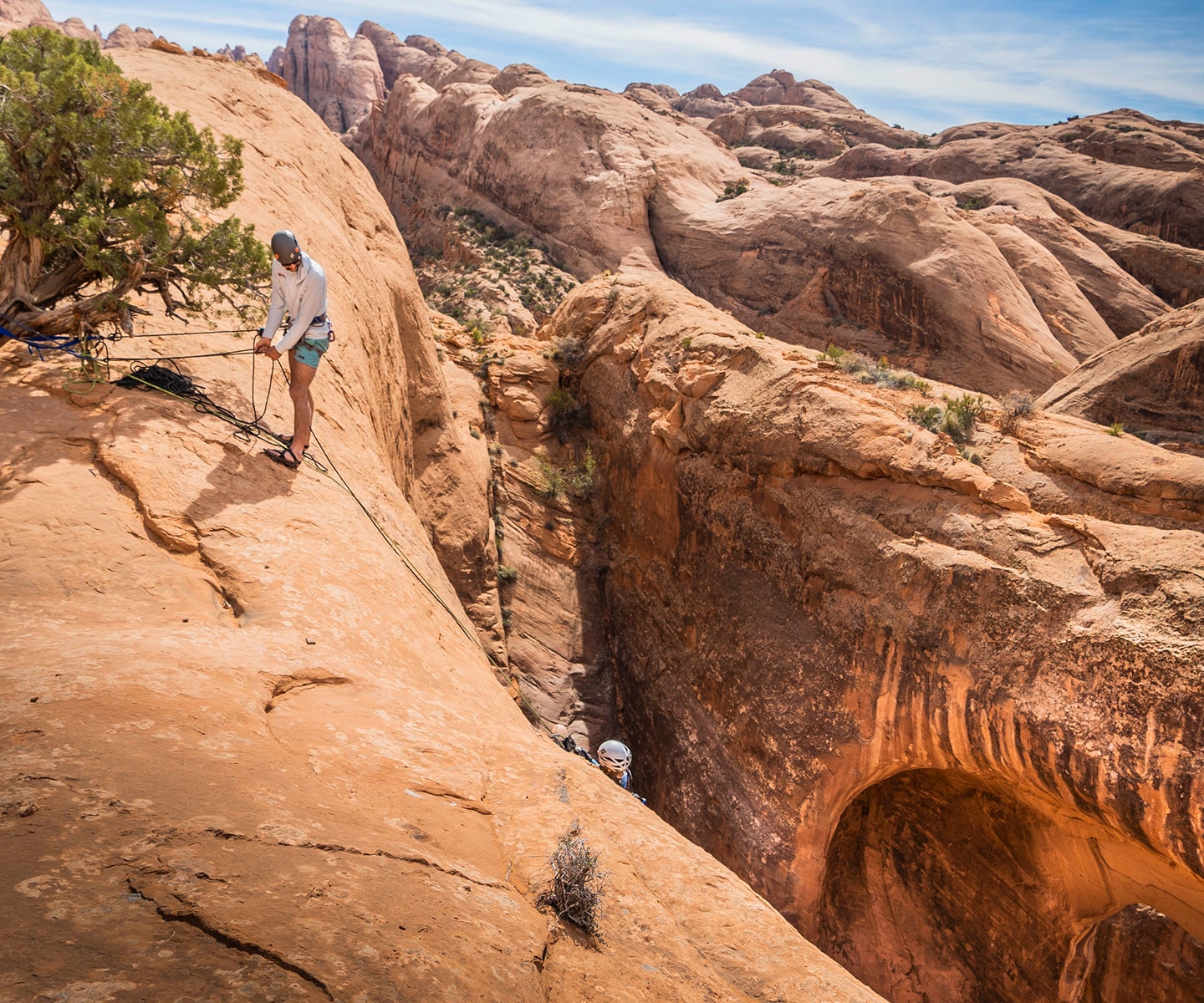 two people setting up a repel while canyoneering