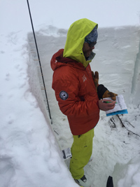 Evaluating snowpack safety - Advanced avalanche courses in Utah